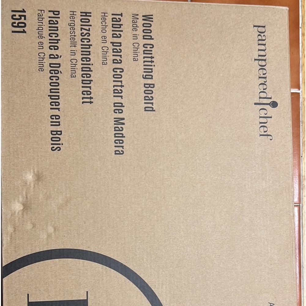 Pampered Chef cutting board 1591 Brand new!!